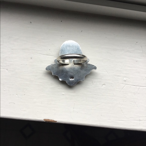 Beautiful ring - Picture 3 of 4